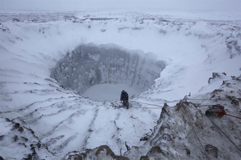 pc141121-siberia-crater-mn-03.nbcnews-ux-1360-900