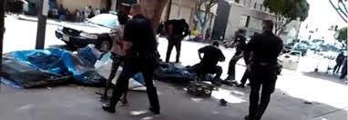 Los Angeles: senzatetto ucciso dalla polizia