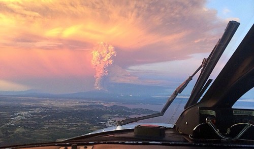 CILE, si risveglia il vulcano CALBUCO, dopo 42 anni allerta rossa