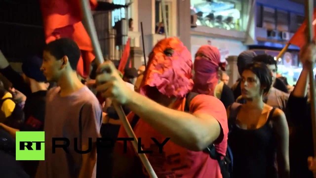 Rio de Janeiro protesta contro la brutalità della polizia