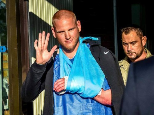 Spencer Stone lascia l’ospedale dopo le cure al collo. Il collo di Spencer Stone è stato massacrato.