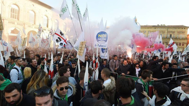Bologna 8 novembre scontri: polizia vs corteo contro la Lega
