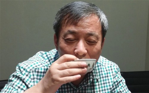 Liu-Yiqian drink from the cup ming