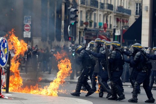 Paris 1 may 2018 : black bloc vs gendarmerie