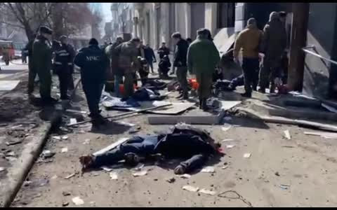 Giornalisti italiani usano le immagini di Donetsk mentre parlano di Kiev